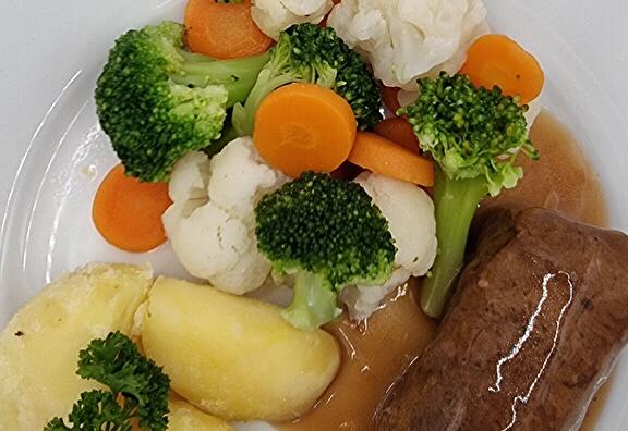 Gekookte Aardappelen, Koninginnemelange, Rundervink en Braadjus