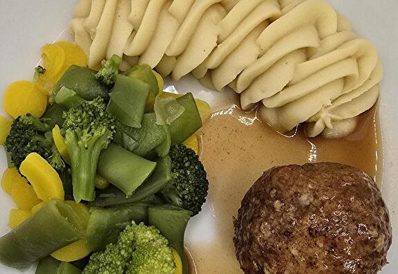 Aardappelpuree, Prinsessen-Melange, Gehaktbal en Braadjus