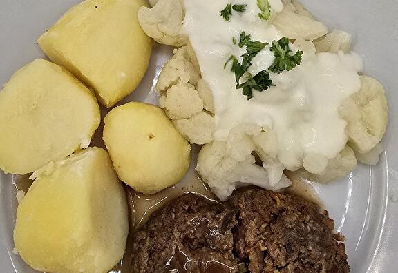 Gekookte Aardappelen, Bloemkool met Saus, Stroganoffschijf met Braadjus