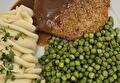 Aardappelpuree, Tuinerwten, Varkensschnitzel en Braadjus