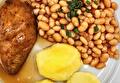 Gekookte Aardappelen, Witte Bonen in tomatensaus, Kalkoenfilet, Braadjus