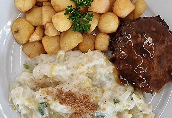 Gebakken Krieltjes, Witlof Crème, Toscaanse Rundersteak en Braadjus