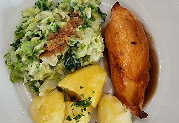 Gekookte Aardappelen, Savooiekool met Saus, Kipfilet met Braadjus