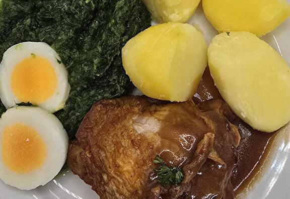Gekookte Aardappelen, Crème spinazie/ei, Kipkarbonade en Braadjus