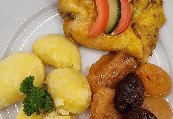 Gekookte Aardappelen, Tutti Frutti, Kipdijvlees en Braadjus