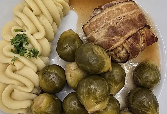 Aardappelpuree, Spruitjes, Katenschijf en Braadjus