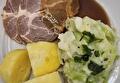 Gekookte Aardappelen, Spitskool a la Crème, Varkensrollade en Braadjus