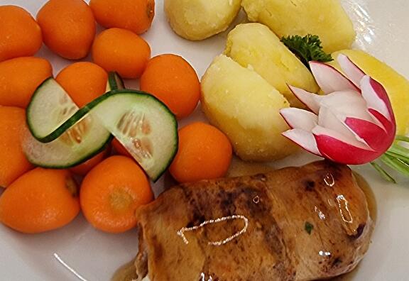 Gekookte Aardappelen, Parijse Wortelen, Kipvink en Braadjus