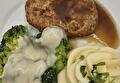 Aardappelpuree, Broccoli met Kaassaus, Baconburger en Braadjus