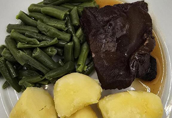 Gekookte Aardappelen, Sperziebonen, Runderlap en Braadjus