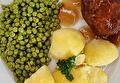 Gekookte Aardappelen, Doperwten, Gehaktbal en Braadjus