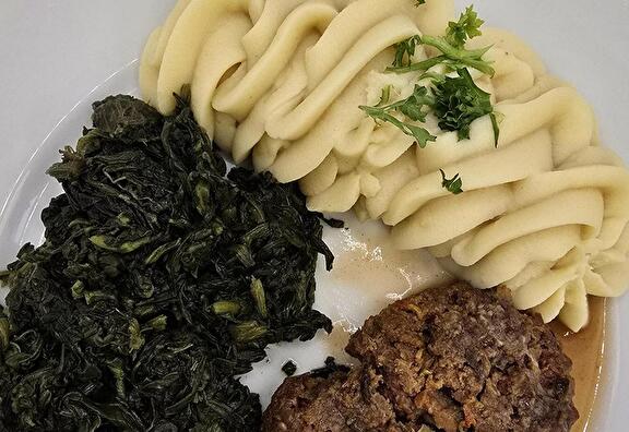 Aardappelpuree, Snijbiet, Runder-Gehaktschijf en Braadjus