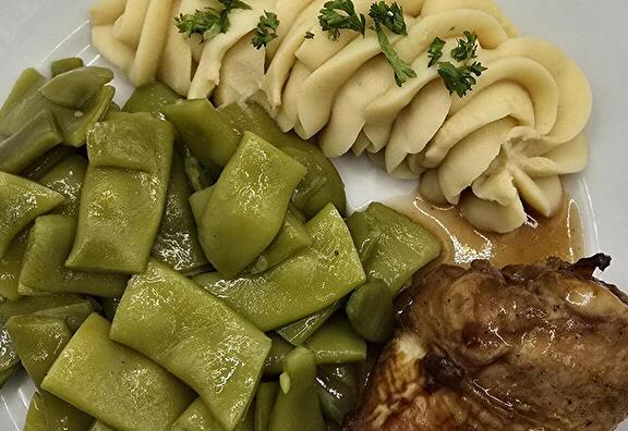 Aardappelpuree, Romano Snijbonen, Drumstick en Gevogeltejus