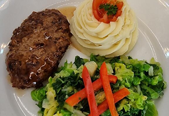 Aardappelpuree, Savooiekool, Zomerschijf en Braadjus