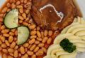 Aardappelpuree, Witte Bonen in Tomatensaus, Stroganoffschijf en Braadjus