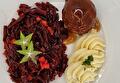 Aardappelpuree, Rode Bietjes met Appel, Gehaktbal en Braadjus