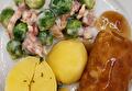 Gekookte Aardappelen, Spruiten Creme Spekjes, Boomstammetje en Braadjus