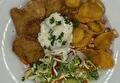 Gebakken Aardappelen, Rauwkost, Mini Schnitzel en Champignonroomsaus