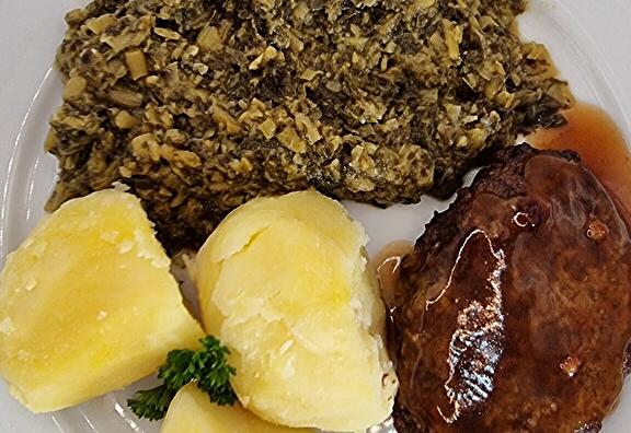Gekookte Aardappelen, Postelein, Beefburger en Braadjus