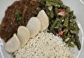 Rijst, Sajour Boontjes, Rendang en Kroepoek