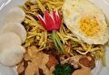 Bami Goreng, Kipsaté in Saus en Kroepoek