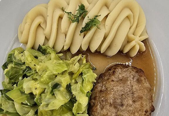 Aardappelpuree, Witte Kool met Kerriesaus, Kalkoenburger met Gevogeltejus