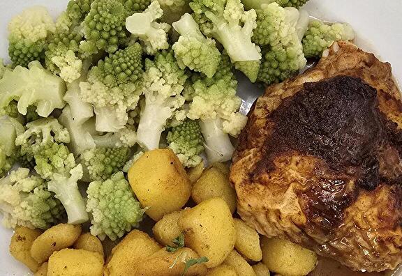 Gebakken Krieltjes, Romanesco, Kipkarbonade en Gevogeltejus