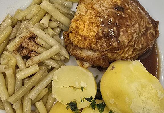 Gekookte Aardappelen, Boterbonen, Kipkarbonade en Braadjus